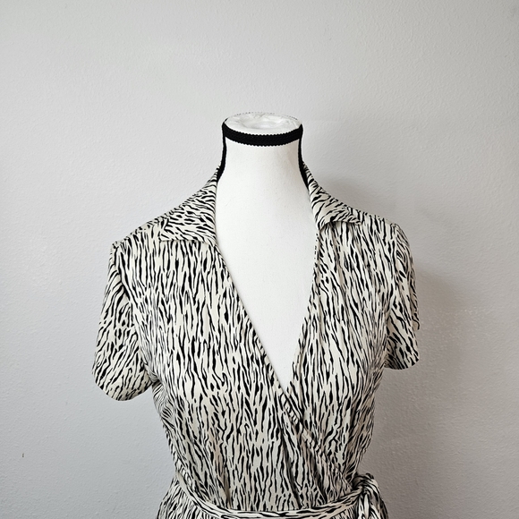 J. Mclaughlin Silk Blend Wrap Dress Size Medium - Picture 3 of 7